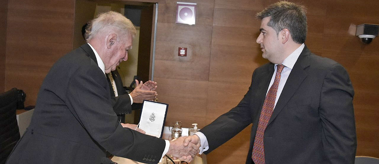 La Real Academia de Ingeniería premia César Medina, doctor ingeniero agrónomo y profesor de la UEx